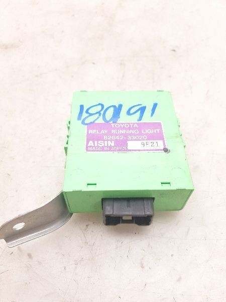 98 99 00 Lexus LS400 Running Light Relay 82642-33020