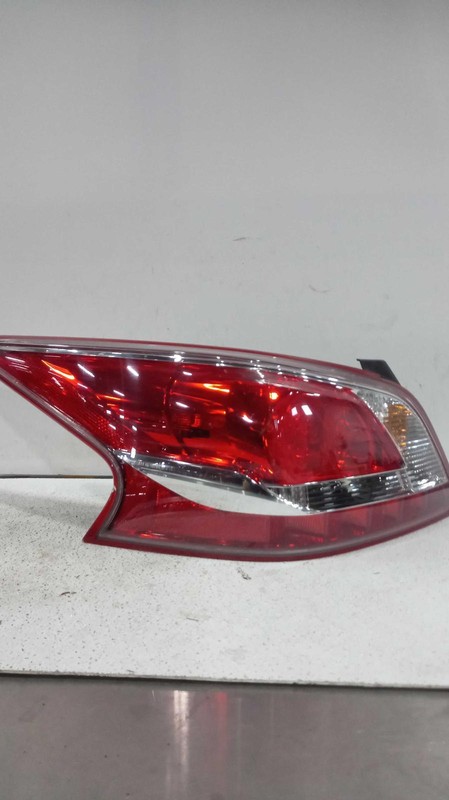 Used Left Tail Light Assembly fits: 2013 Nissan Altima quarter panel mounted Sdn