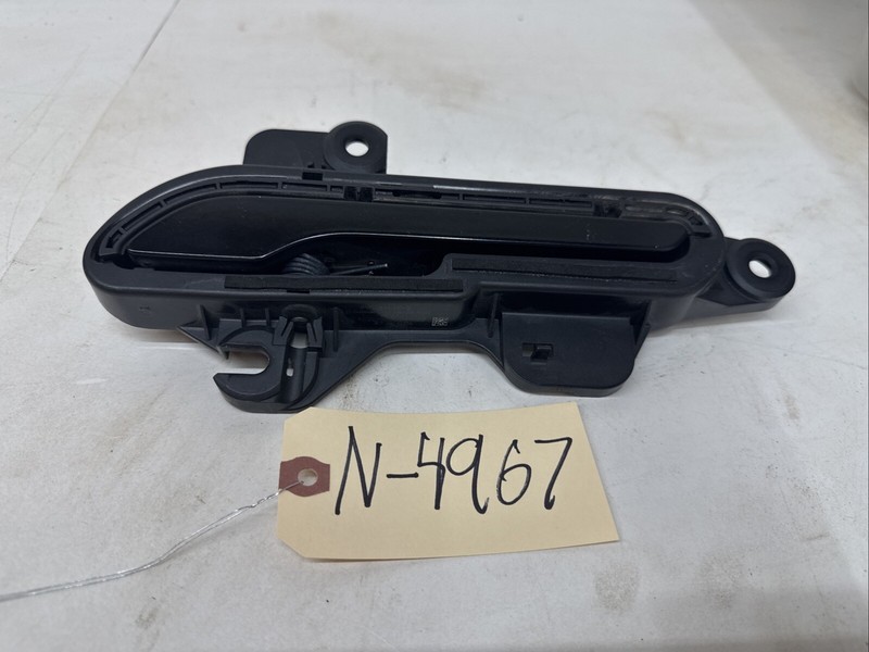 20-23 TESLA MODEL 3 FRONT LEFT SIDE EXTERIOR DOOR HANDLE 152811410D N-4967 b41