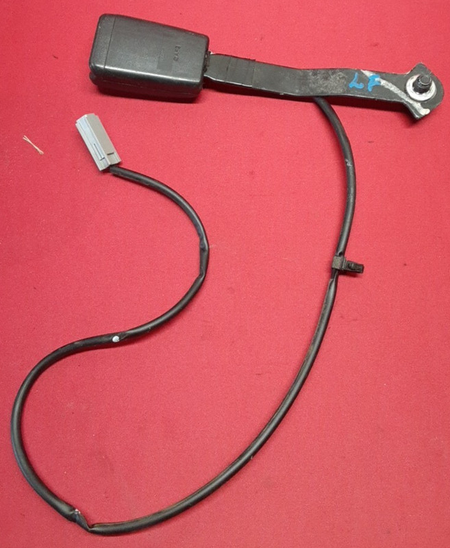 2007 2008 2009 Mazda CX-7 Front Left Driver Seat Belt Buckle EGY1-57-680A-02