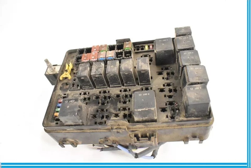 14-17 Maserati Ghibli Engine Fuse Box Junction Relay Box 670035923 OEM