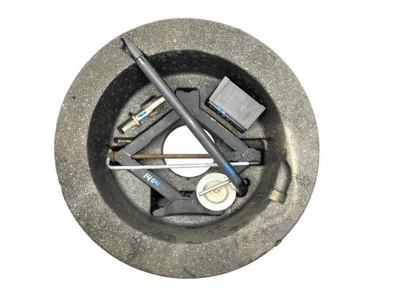 Jack and Tool Kit Assembly C2P26068 Fits 2000-2008 Jaguar S Type 71862