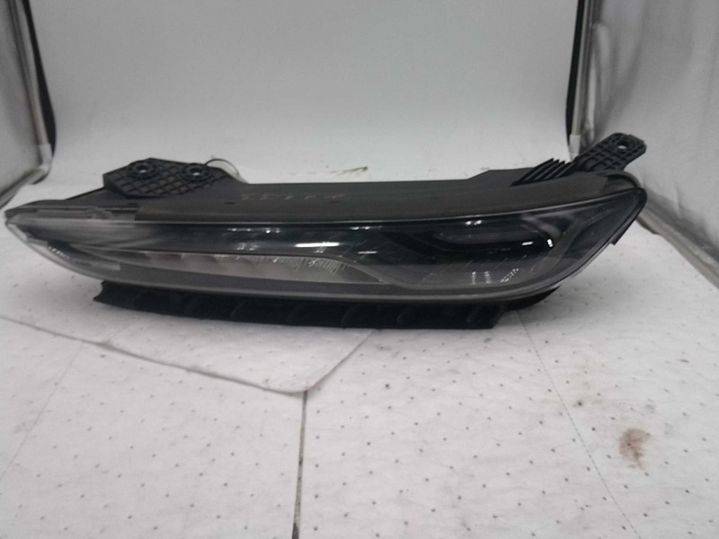 2019 Hyundai Kona Left Headlight Assembly Grey 653117, 64000 Miles, Used