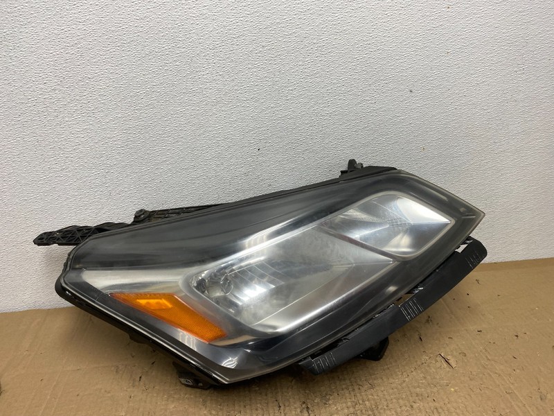 2013-2017 Chevrolet Traverse Right Passenger Side Halogen Headlight AC5520 DW
