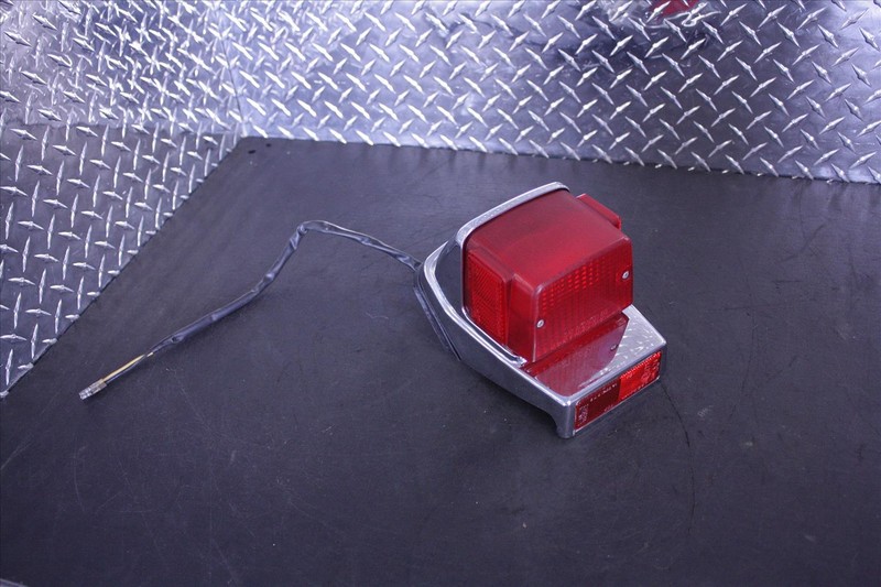 83 YAMAHA XV 920 VIRAGO TAIL LIGHT LAMP ASSEMLBY W/LICENSE PLATE LIGHT XV920