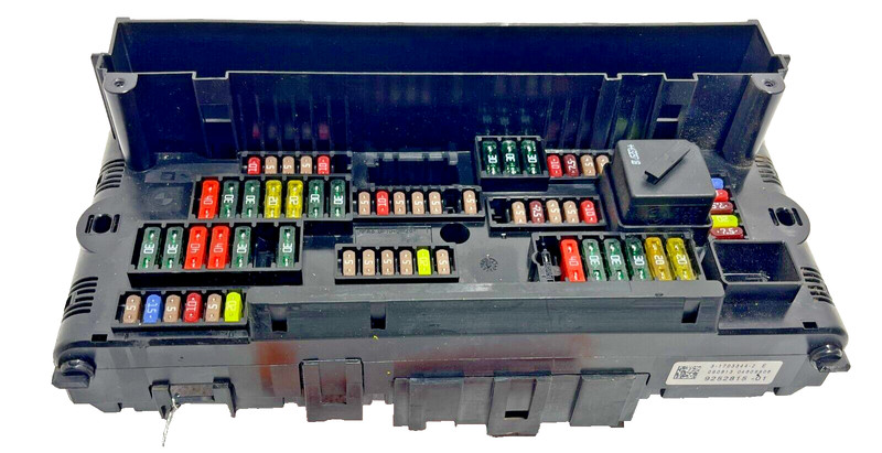 2012-2016 BMW 535XI 528XI F10 Power Distribution Fuse Relay Box Module Unit OEM