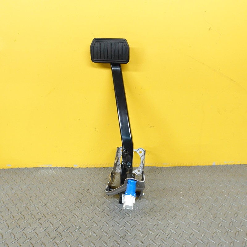 2016-2020 TESLA MODEL X BRAKE STOP PEDAL WITH BRACKET OEM 1027691-00-B