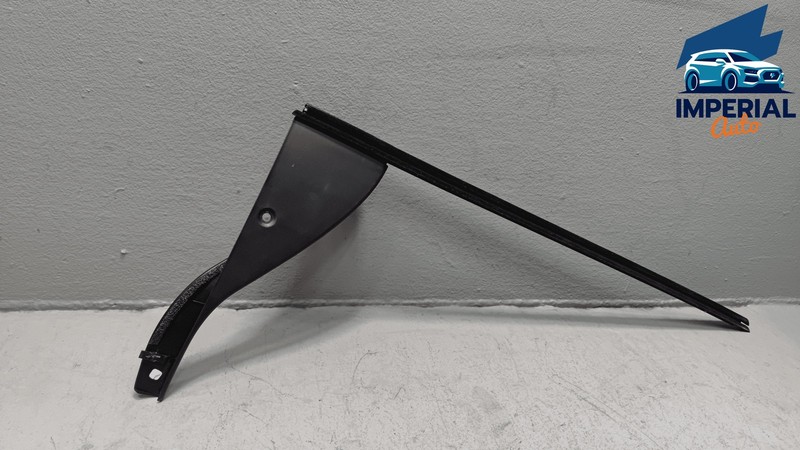 2018-2020 TOYOTA SIENNA REAR DRIVER SIDE DOOR WINDOW FRAME COVER W/ BELT OEM