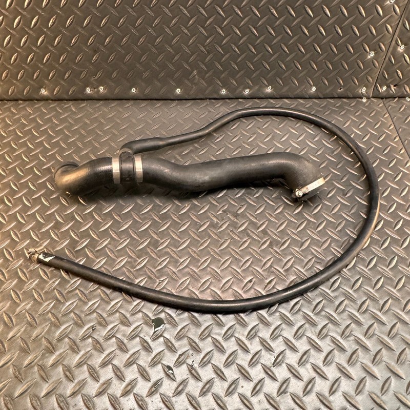 97-02 Mercedes CLK320 coup Radiator Coolant Hose Upper URO Parts 2025014982 OEM