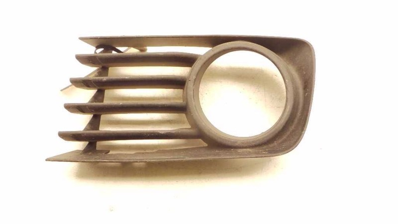 05 PRIUS RIGHT FOG LAMP BEZEL 53112-47030