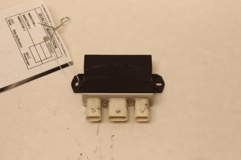 2015-2020 GMC YUKON REAR BUMPER CENTER DOOR HANDS FREE CLOSER MODULE OEM