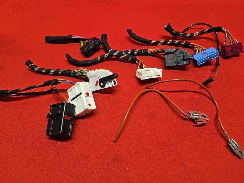 2006 Range Rover V8 Supercharged Interior Under Dash Panel Fuse Box - PIGTAILS