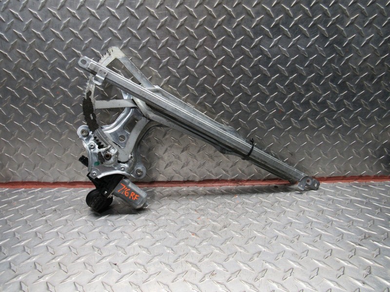 04-10 TOYOTA SIENNARIGHT PASSENGER FRONT DOOR WINDOW REGULATOR WITH MOTOR