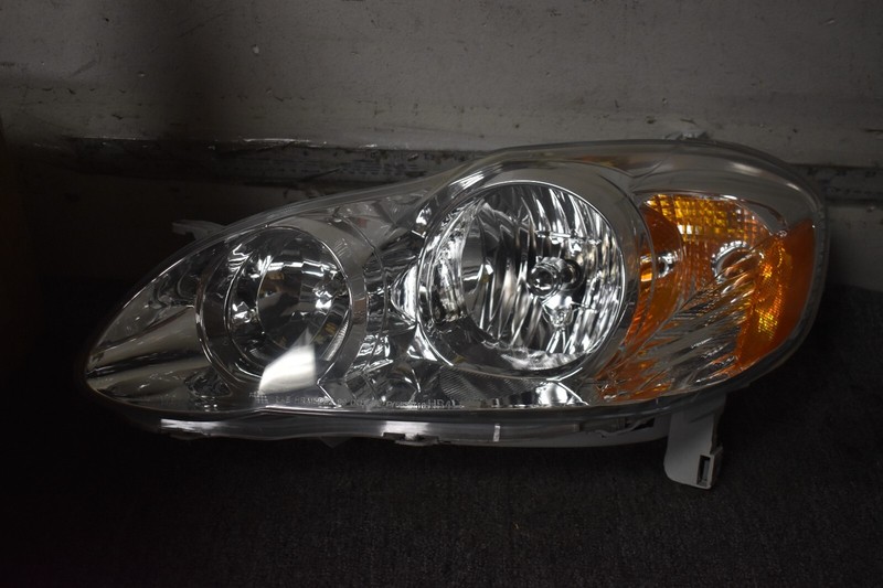 2005-2008 TOYOTA COROLLA LEFT SIDE HEADLIGHT AFTERMARKET