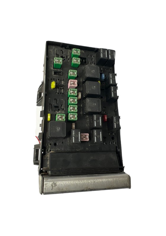 Engine Fuse Box DODGE CARAVAN 01 02