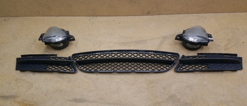 2006 2007 2008 BMW 3 Series 325i Front Lower Bumper Grille W/Foglight Cover OEM