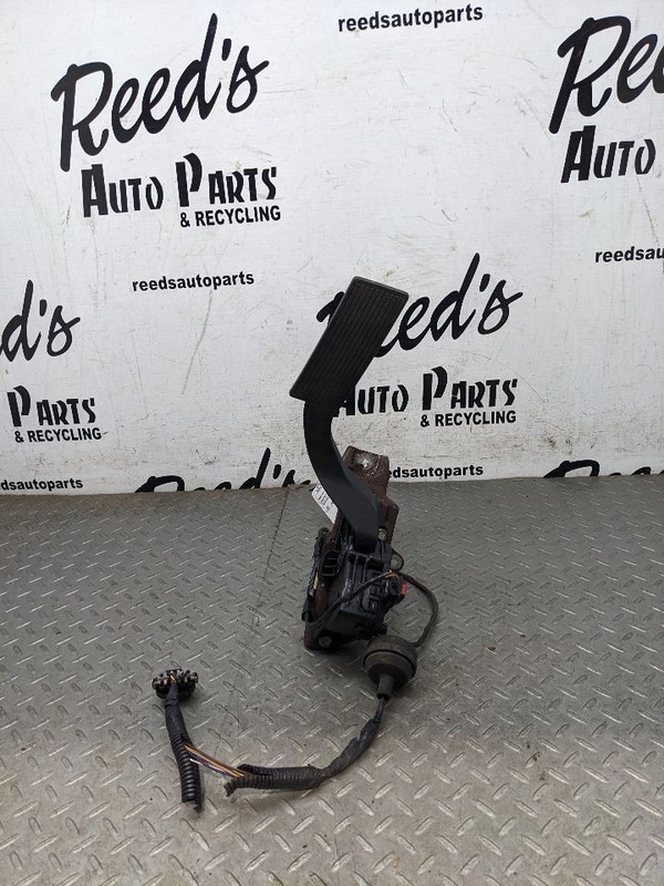 06-07 Chevy GMC 2500 Duramax LBZ 6.6L Accelerator Gas Pedal 15233970 OEM 1193379
