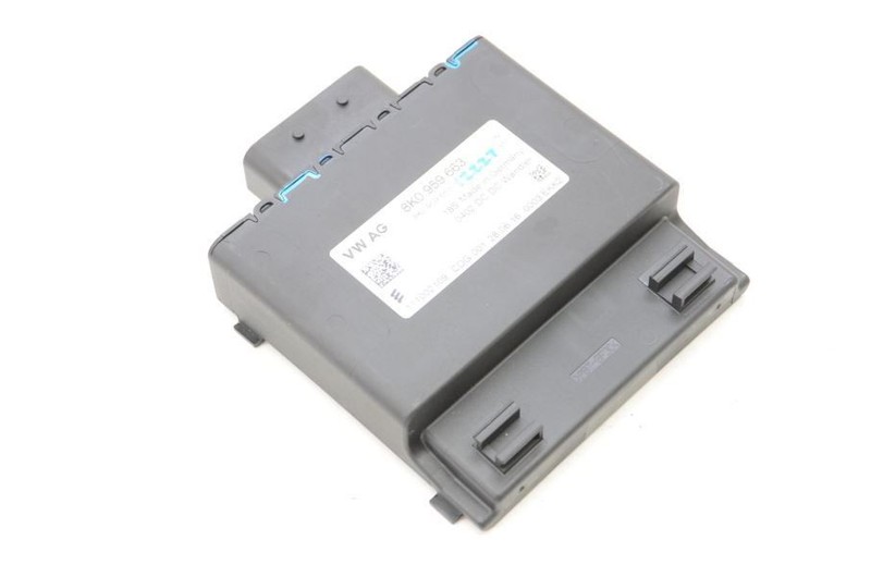 2015-2018 Porsche Macan 2.0L Voltage Regulator Stabilizer Module 8K0959663
