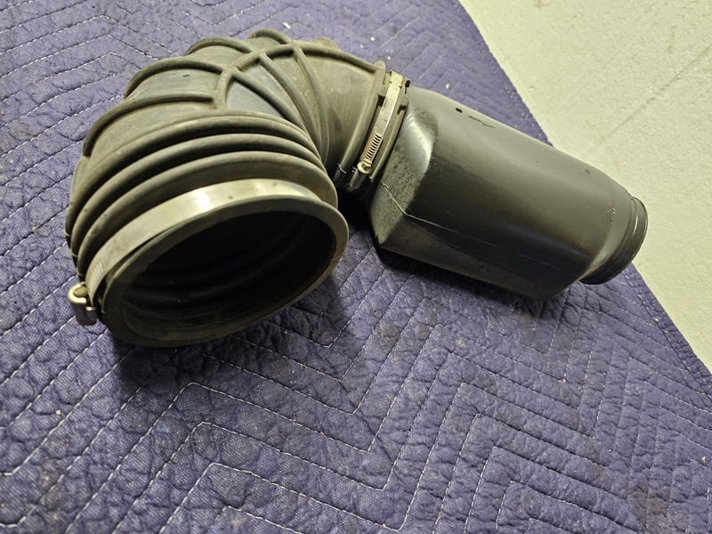 2005-2019 Ford Econoline E-350 5.4 OEM air cleaner outlet duct intake hose tube