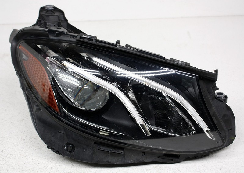 OEM Right Passenger Side LED Headlamp For Mercedes-Benz E-Class Lens Flaws