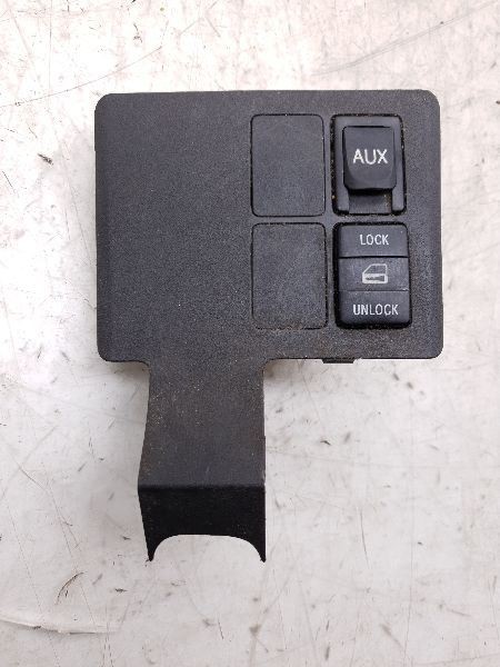 07 TOYOTA YARIS DOOR LOCK AUX PLUG BLK-FB18