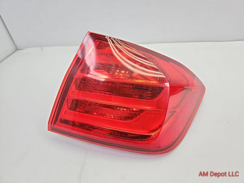 2015 BMW 328i 335i 340i 330i M3 F30 F80 Right Taillight Quarter Panel Mounted