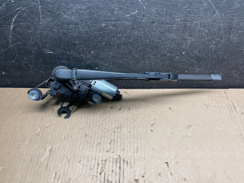 2008-2012 Land Rover LR2 Rear Glass Windshield Wiper Motor OEM u9467 DG