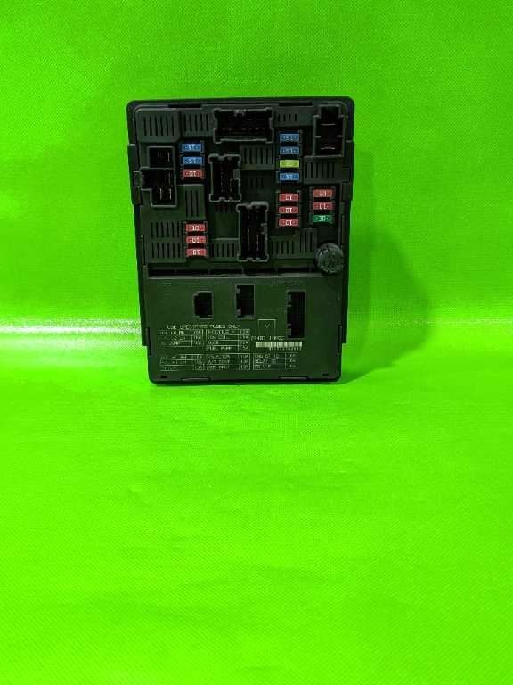 13 14 VERSA SV IPDM POWER SUPPLY FUSE RELAY BOX OEM 4290-15