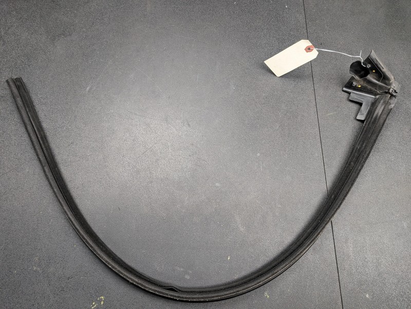 Front Right Door Window Belt Weatherstrip 2020 Dodge Challenger 2015 - 2023 X
