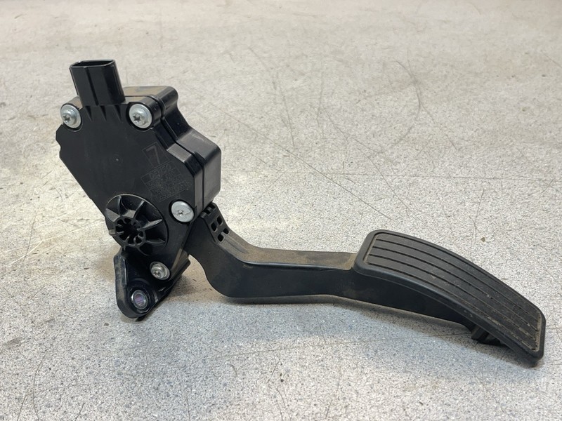 2015 Subaru Impreza Gas Accelerator Pedal Assembly OEM Denso 36010FJ010
