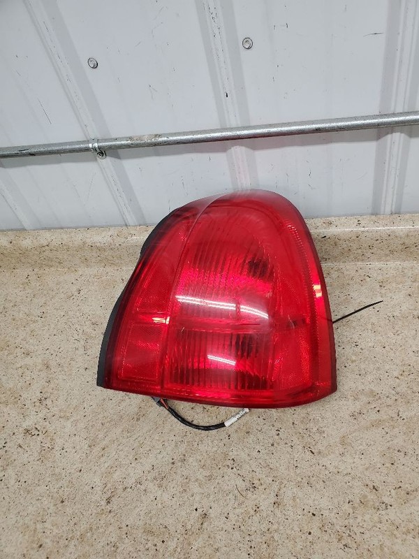 Passenger Tail Light Quarter Panel Mounted Fits 03-11 LINCOLN & TOWN CAR 296778