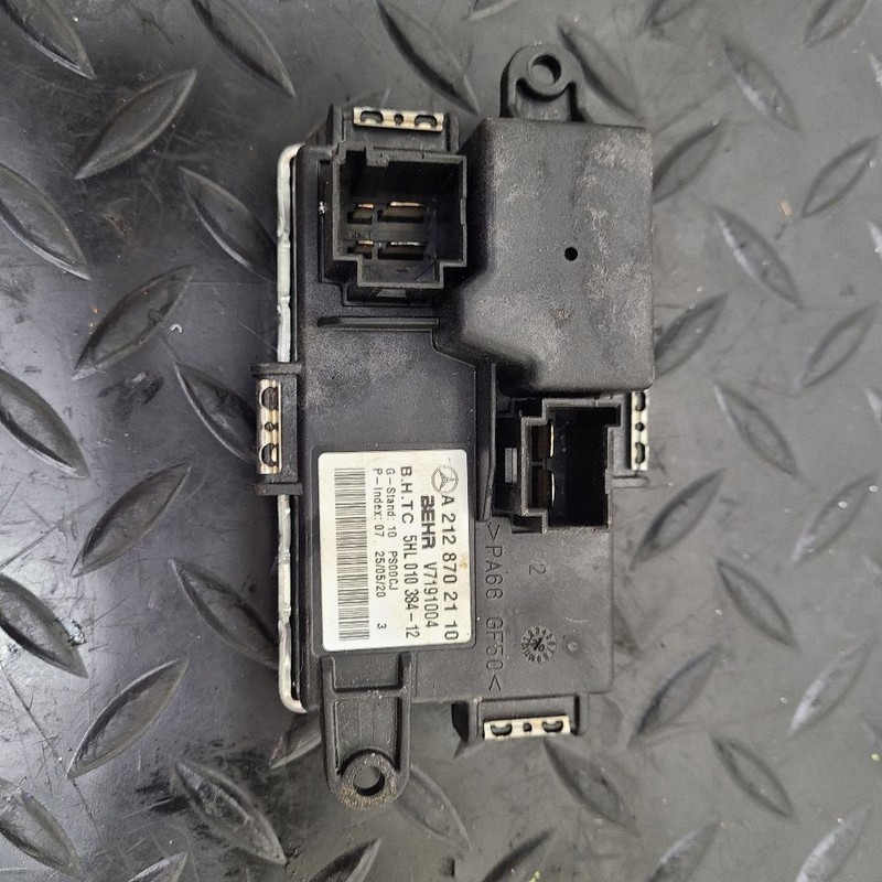 08-21 Mercedes-Benz C Models Blower Motor Resistor Module OEM 212-870-21-10
