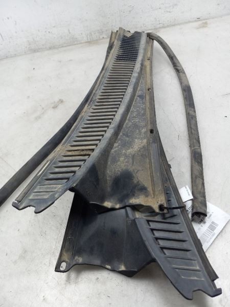 98 99 00 01 02 03 04 05 06 07 Toyota Land Cruiser Cowl Vent Panel