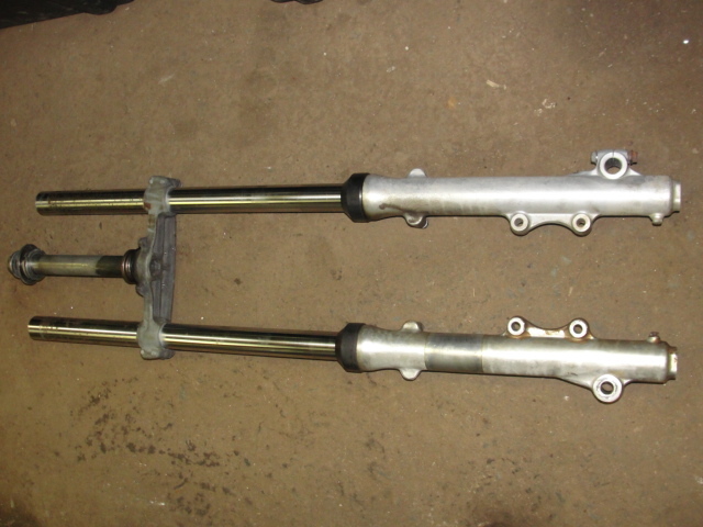 1983 KAWASAKI KZ 550 C FRONT FORK SUSPENSION FORKS TRIPLE TREE KZ550 KZ550C LTD