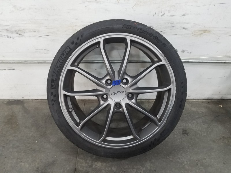 2016 Porsche 981 Cayman GT4 Front Wheel / Tire #1 - * #1352 N3