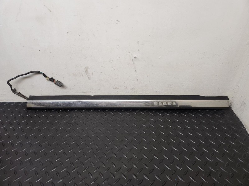 03-06 Lincoln Navigator Front Left Belt Molding Entry Pad OEM 2L1Z-7821453-AB