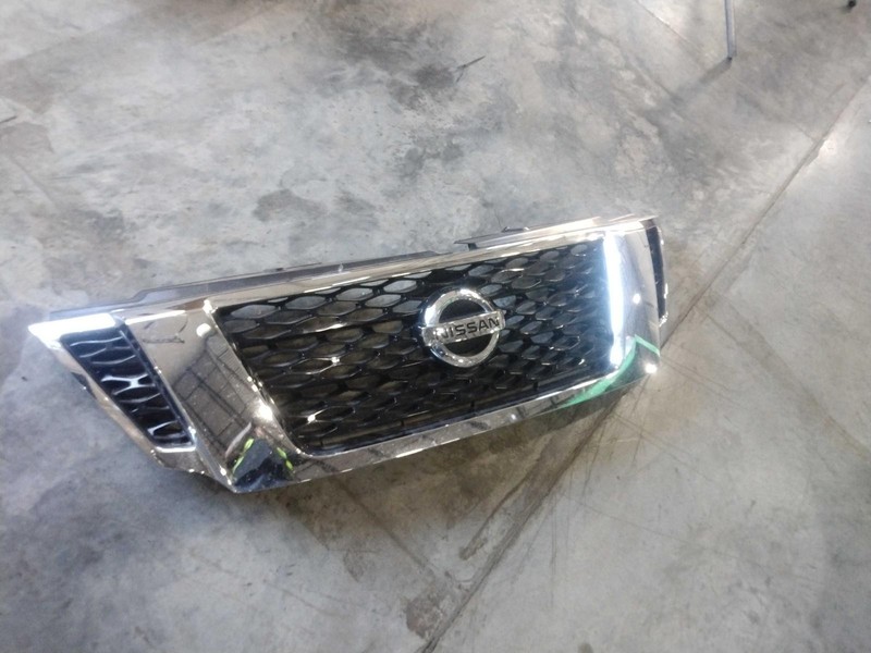 Used Front Grille fits: 2017 Nissan Armada chrome w/o surround view Front Grade