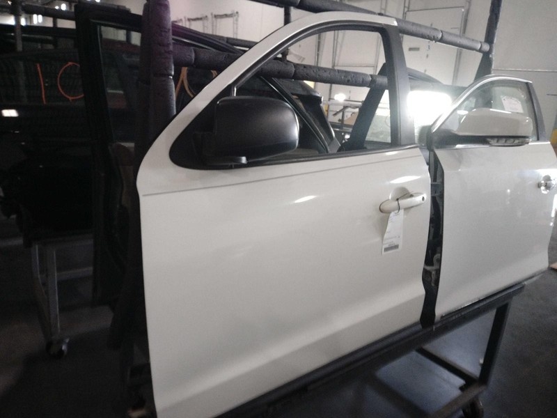 Used Front Left Door Assembly Front fits: 2009 Hyundai Santa fe Front Left Grade