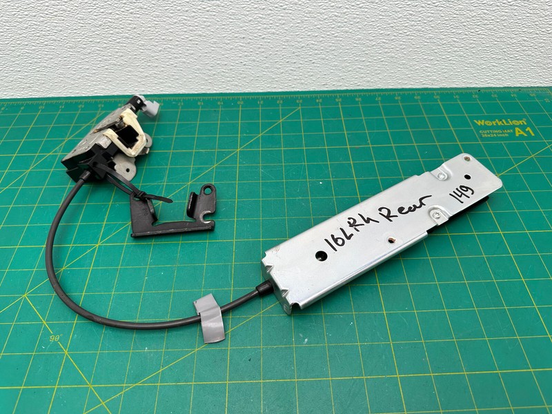 05-16 LAND ROVER TAILGATE LIFTGATE LOCK ACTUATOR LATCH OEM