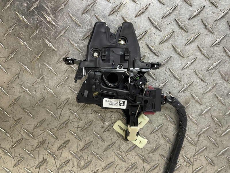 2006-2011 Cadillac DTS Trunk Decklid Latch Oem Tested