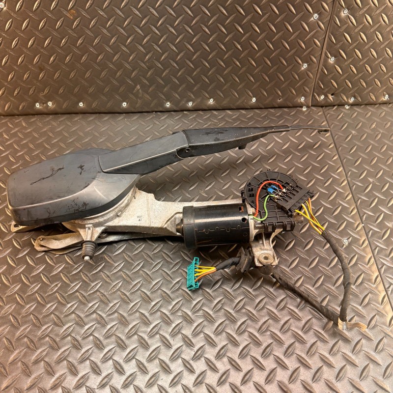 97-02 Mercedes CLK320 coupe WINDSHIELD WIPER MOTOR 0390241420 BOSCH OEM