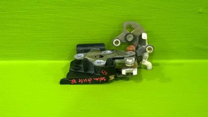 91 92 93 DEVILLE PASSENGER RIGHT REAR DOOR LOCK LATCH OEM 1069-17