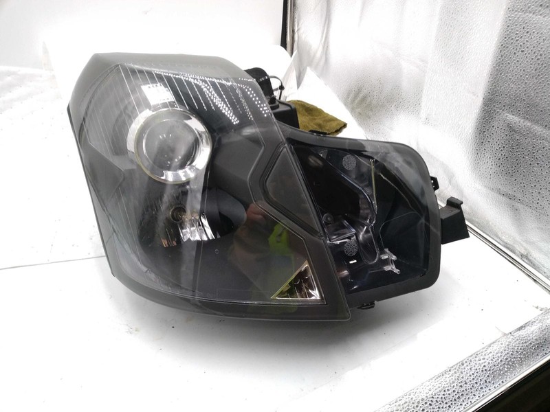 2004 Cadillac CTS Right Headlight Assembly White 71K Miles OEM Replacement