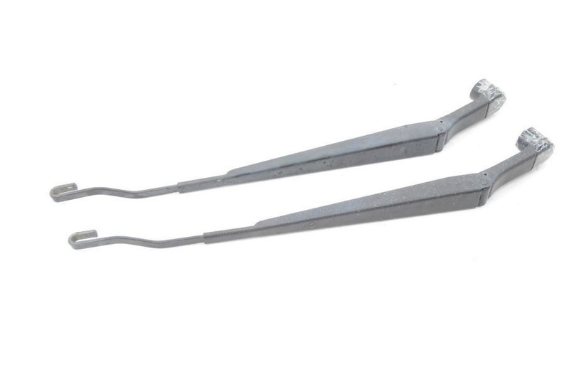 2000-2004 Toyota Tacoma 3.4L Pair of Windshield Wipers with Bolt Covers