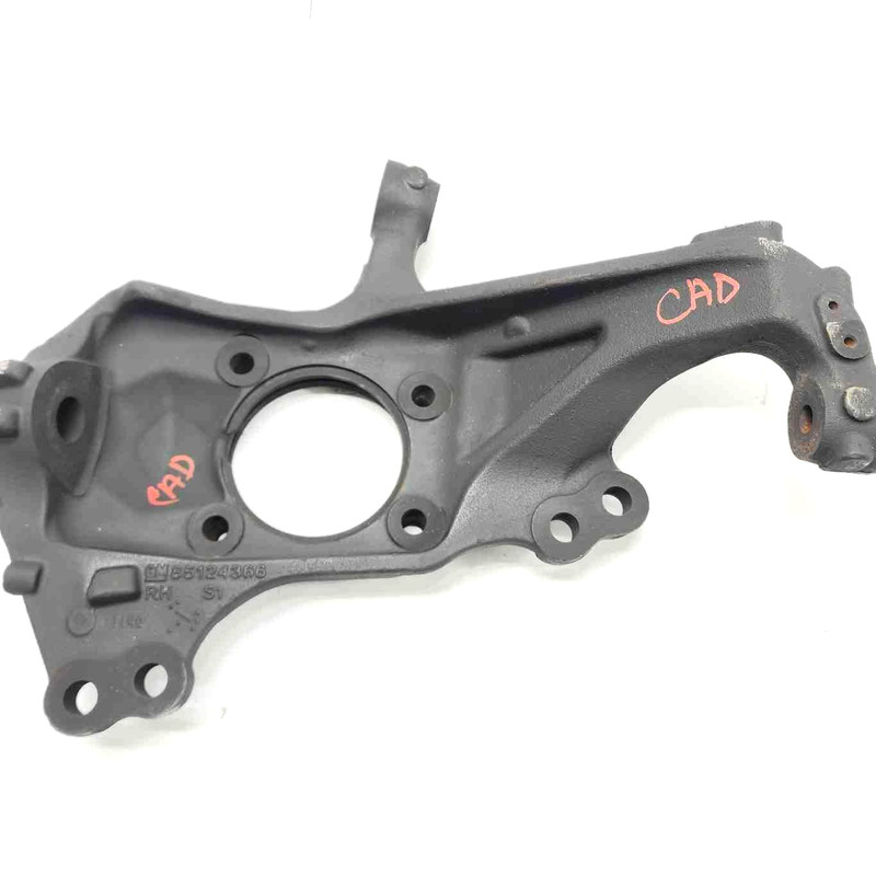 2021 Silverado 2500 6.6 Duramax RH Passenger Side Front Spindle No Hub 85124366