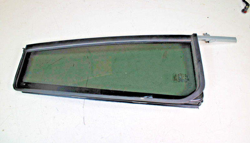 LR096057 LAND ROVER- 2010/16 LR4 05-08 LR3 Right Rear Door Vent Glass Window
