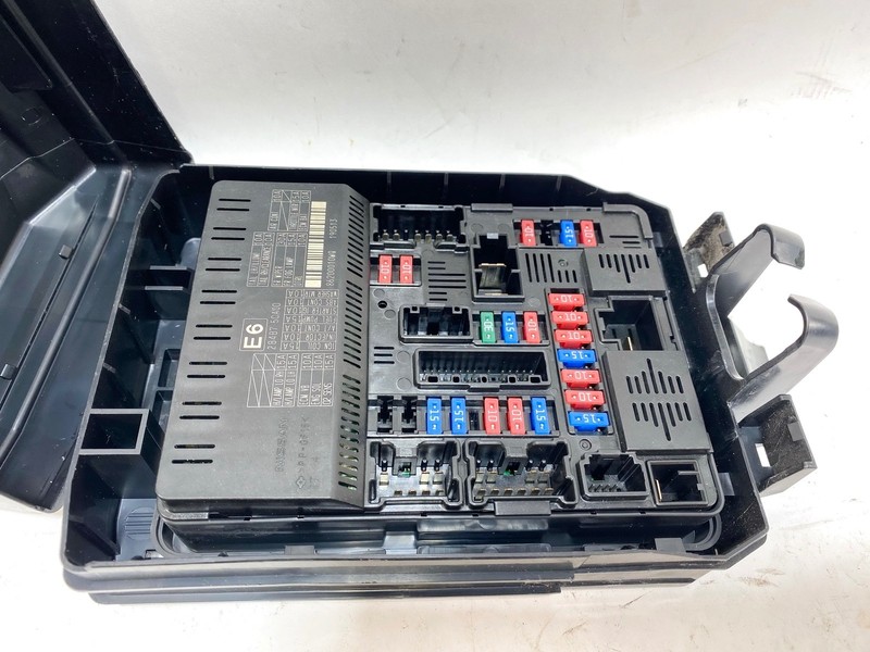 17-23 INFINITI Q50 Q60 ENGINE BAY POWER SUPPLY FUSE RELAY BOX MODULE W/COVER OEM