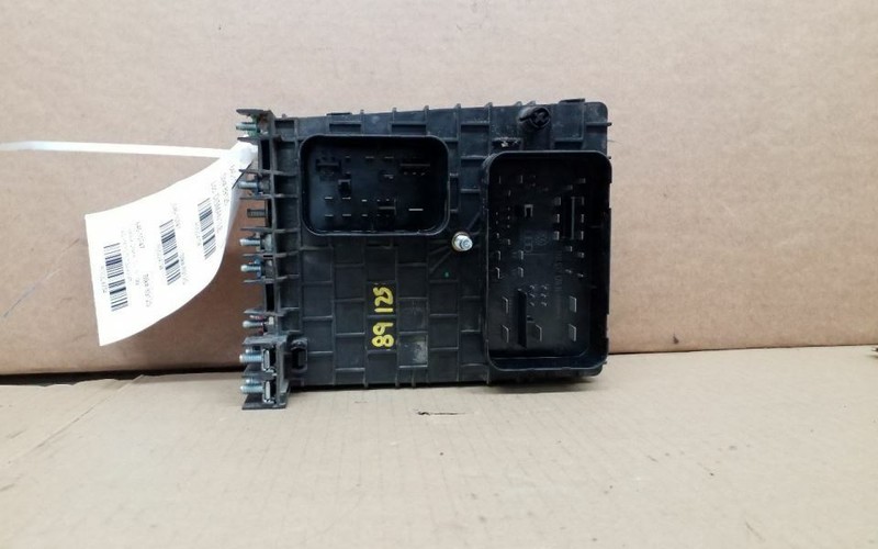 Fuse Box Engine Compartment Fits 06-07 PASSAT 224794