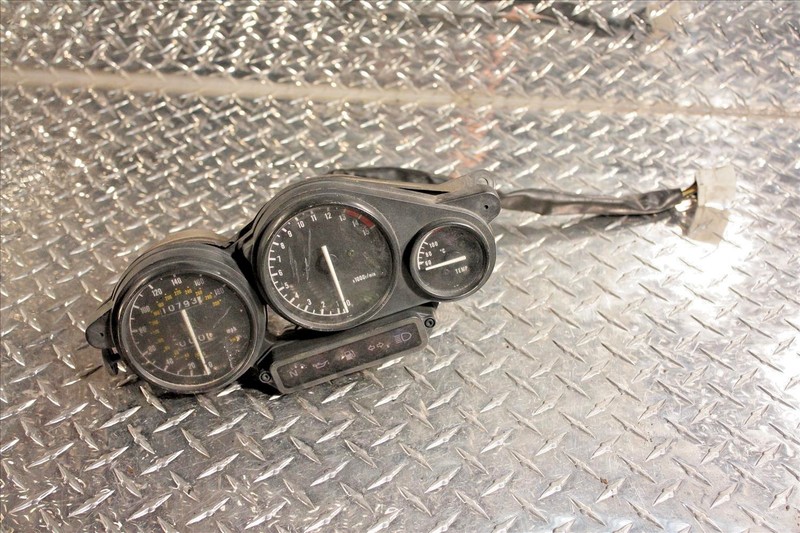 1996 YAMAHA YZF 600 R SPEEDOMETER SPEEDO GAUGE CLUSTER TACHOMETER YZF600 96