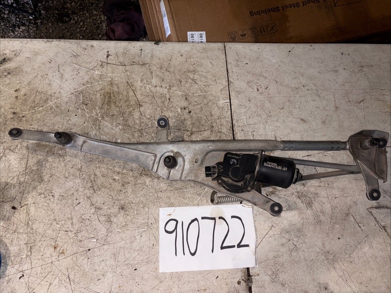 2004-2009 LEXUS RX330 RX350 FRONT WINDSHIELD WIPER MOTOR AND LINKAGE 85110-0E010